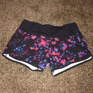 Lululemon speed shorts- size 4, 4” inseam
